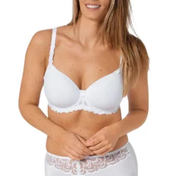 Triumph Modern Finesse WP Schalen-BH Atmungsaktive Polsterung, Stilvoller Spitzenbesatz Unterhalb Und Seitlich Der Cups Und An Den Trägern, Breitere Seitenpartien Für Extra Halt -Günstiges Mode Wucht Geschäft 64cb367a9289aaf3d05b9bee5a7afd6d