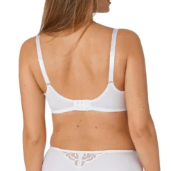 Triumph Modern Finesse WP Schalen-BH Atmungsaktive Polsterung, Stilvoller Spitzenbesatz Unterhalb Und Seitlich Der Cups Und An Den Trägern, Breitere Seitenpartien Für Extra Halt -Günstiges Mode Wucht Geschäft 770a2d5b02436ebdfa929fe926ef6770