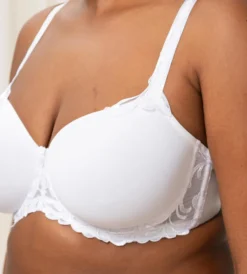 Triumph Modern Finesse WP Schalen-BH Atmungsaktive Polsterung, Stilvoller Spitzenbesatz Unterhalb Und Seitlich Der Cups Und An Den Trägern, Breitere Seitenpartien Für Extra Halt -Günstiges Mode Wucht Geschäft 8c151a277a152fb644139012ddb71db9