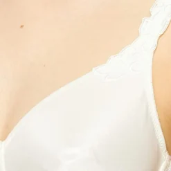 Chantelle Hedona Bügel BH Bügel-BH Von Chantelle Aus Der Serie Hedona Mit Minimizer-Effekt Bei Großen Cups, Festes Simplex-Gewebe, Seitliche Stützstäbchen Und Etwas Breitere Träger Sorgen Für Idealen Halt, Breite Seiten Und Ein Rund Geschnittener Miederrücken Zaubern Eine Glatte Silhouette -Günstiges Mode Wucht Geschäft ca059834afb3444f09af1dfb77599f7e